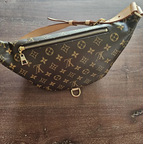 SOLD Louis Vuitton Monogram Bumbag - Picture 3 of 16